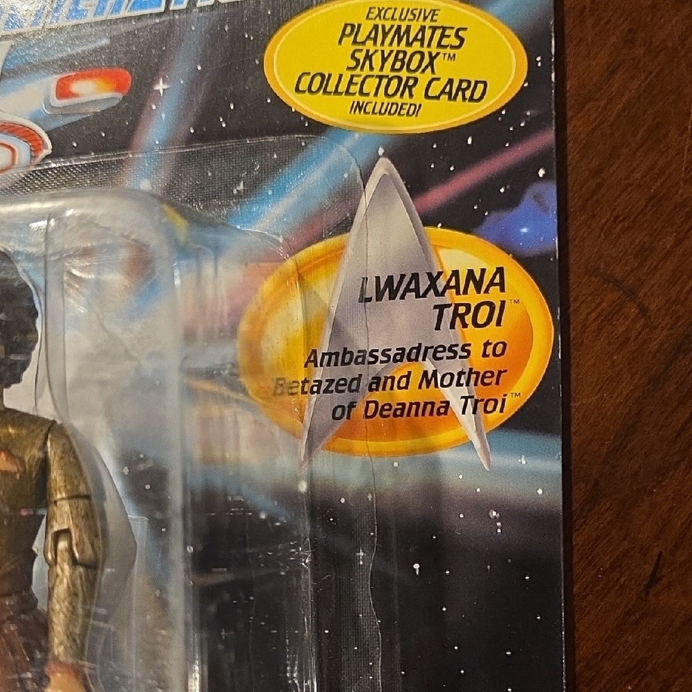 Star Trek The Next Generation Lwaxana Troi Action Figure - Brown and Gold - Picture 4 of 6